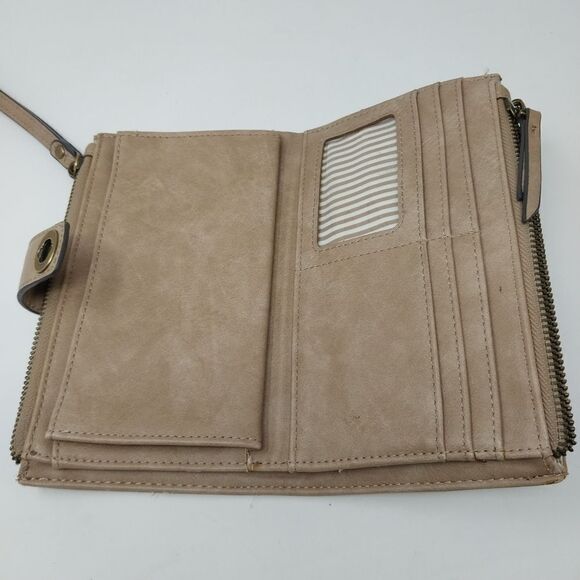 Maurice's Tan faux leather wallet. - Picture 8 of 15